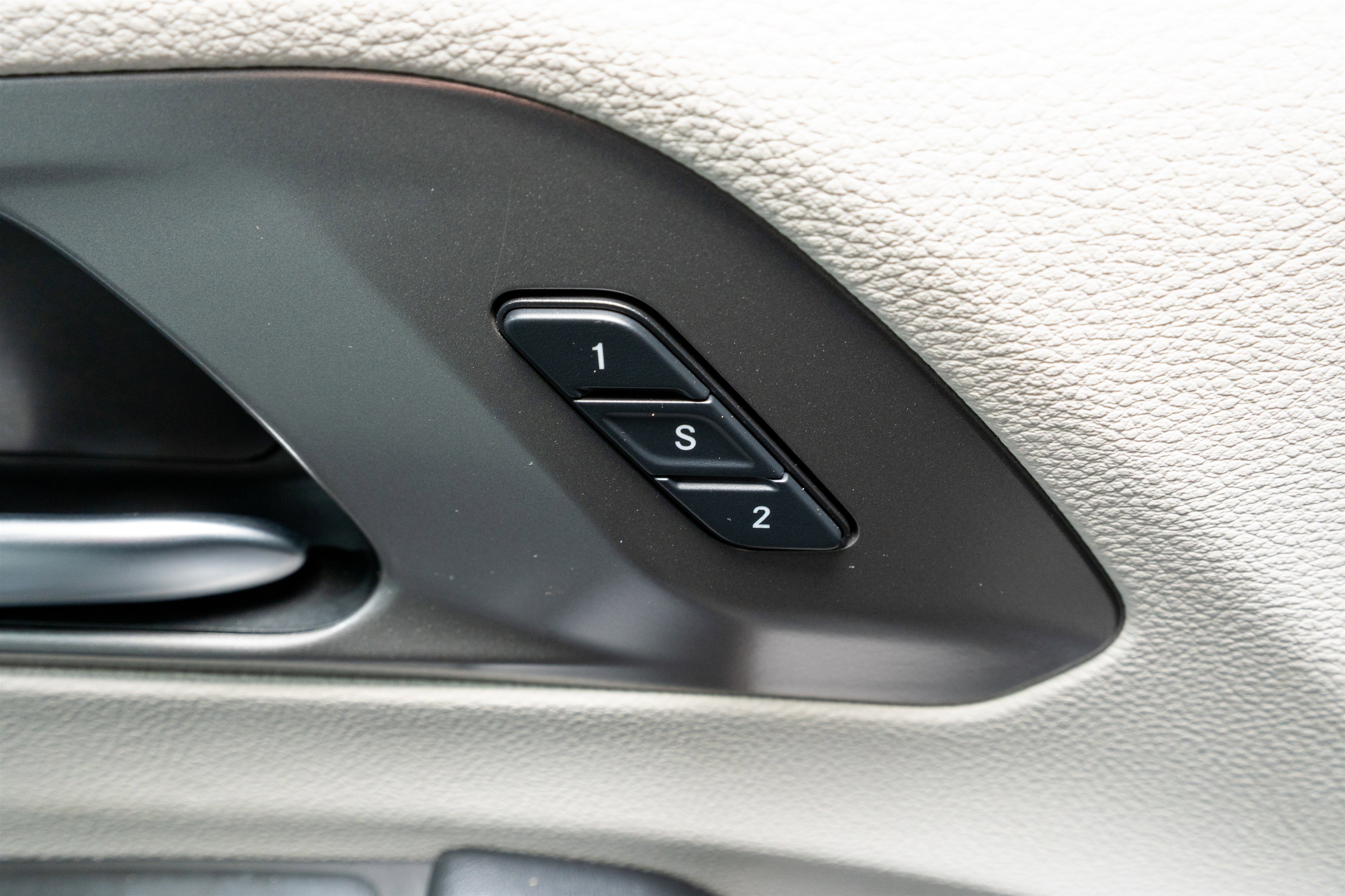 Used 2020 Chrysler Pacifica Touring-L image 12