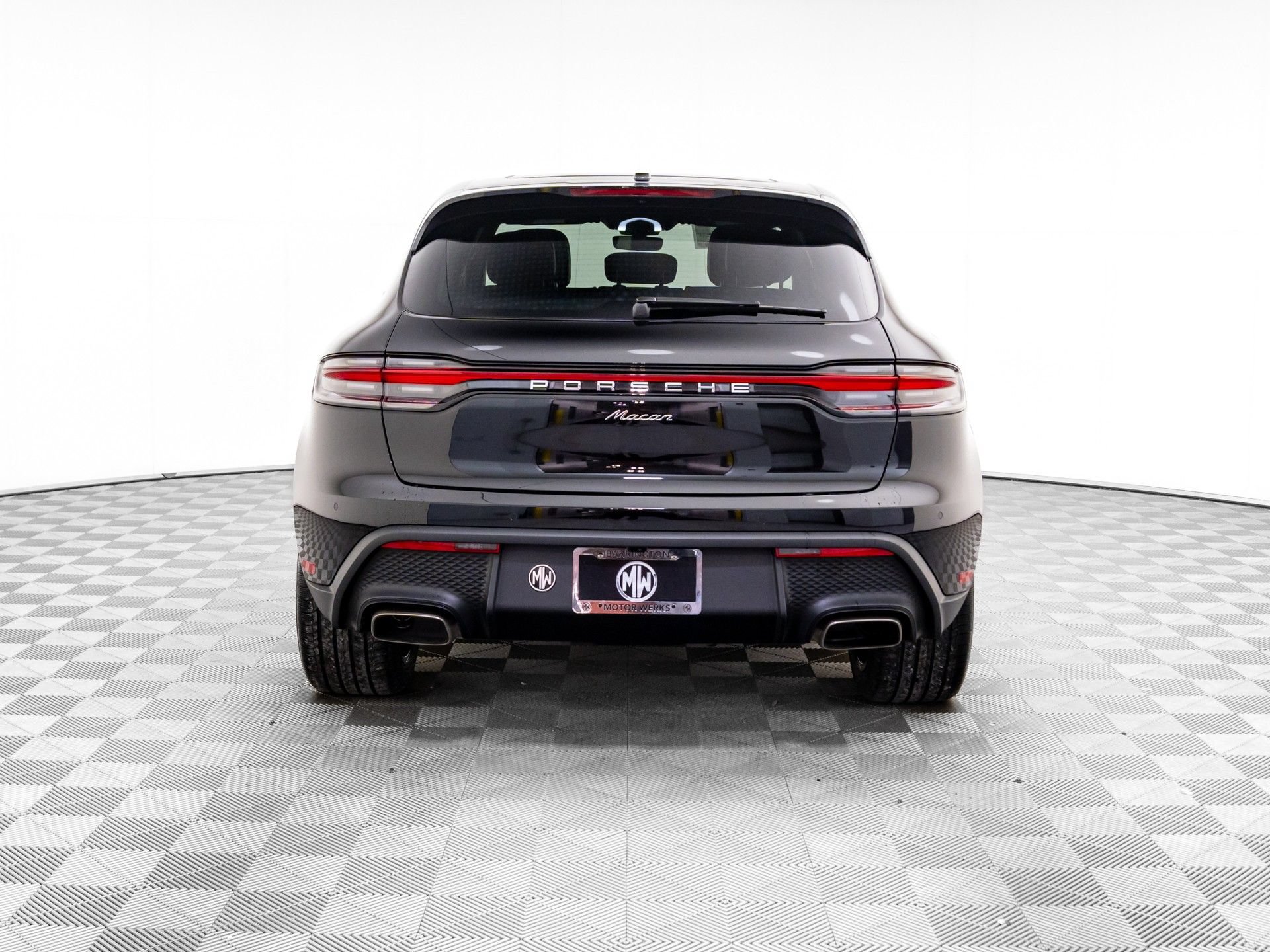 Certified 2026 Porsche Macan AWD/4WD image 10