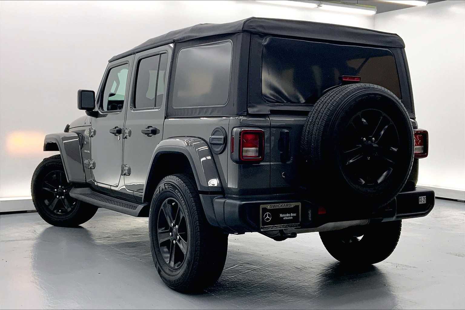 Used 2020 Jeep Wrangler Unlimited Sahara image 4