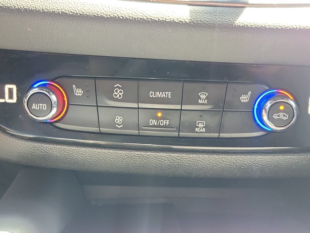 Used 2022 Buick Enclave Essence w/ Experience Buick Package FWD image 45