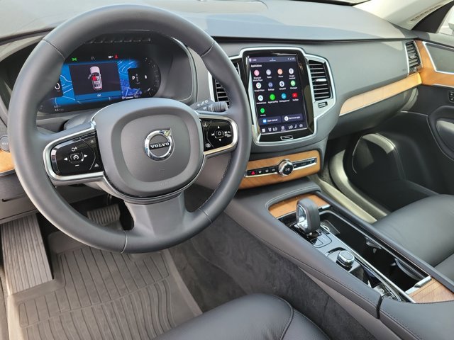 Used 2024 Volvo XC90 B5 Plus AWD/4WD image 11