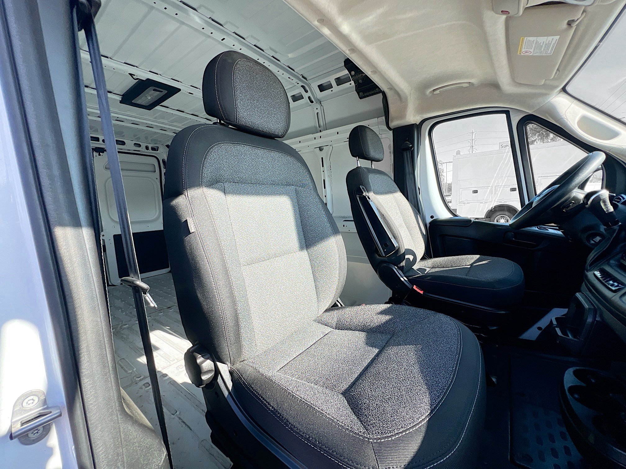 Used 2025 RAM ProMaster 2500 w/ Convenience Group FWD image 30