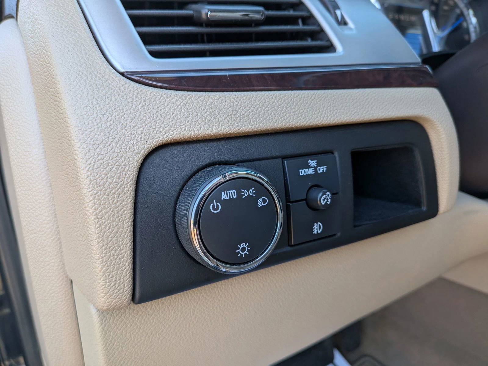 Used 2011 Cadillac Escalade Premium image 49