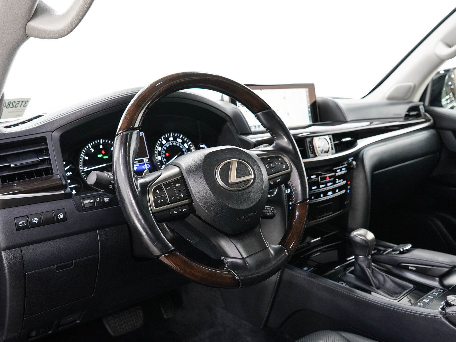 Used 2018 Lexus LX 570 4WD image 30