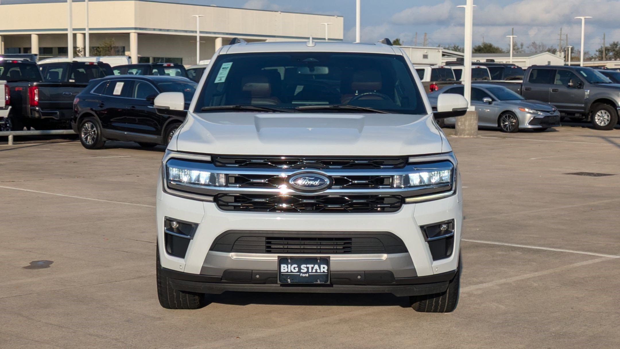Used 2024 Ford Expedition Limited image 9