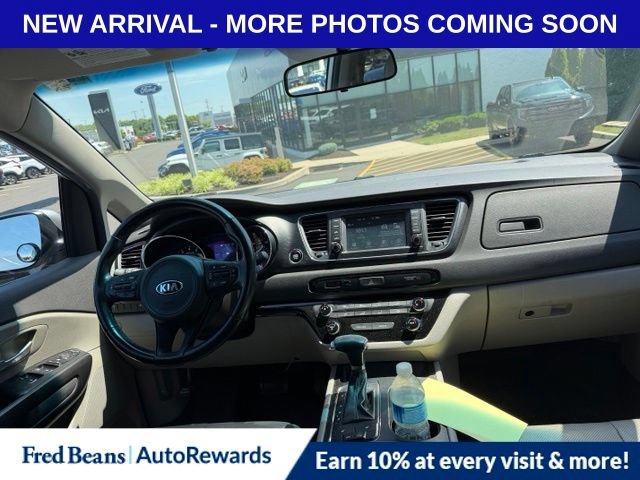 Used 2017 Kia Sedona LX w/ LX Essentials Premium Package FWD image 11
