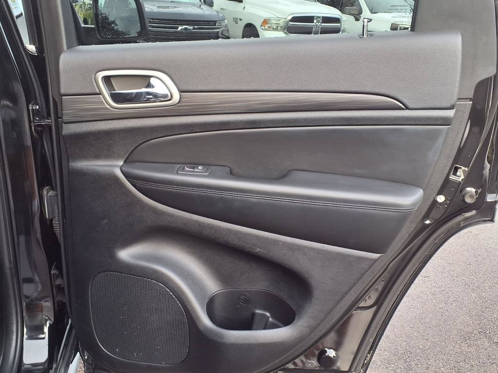 Used 2022 Jeep Grand Cherokee Laredo E RWD image 14