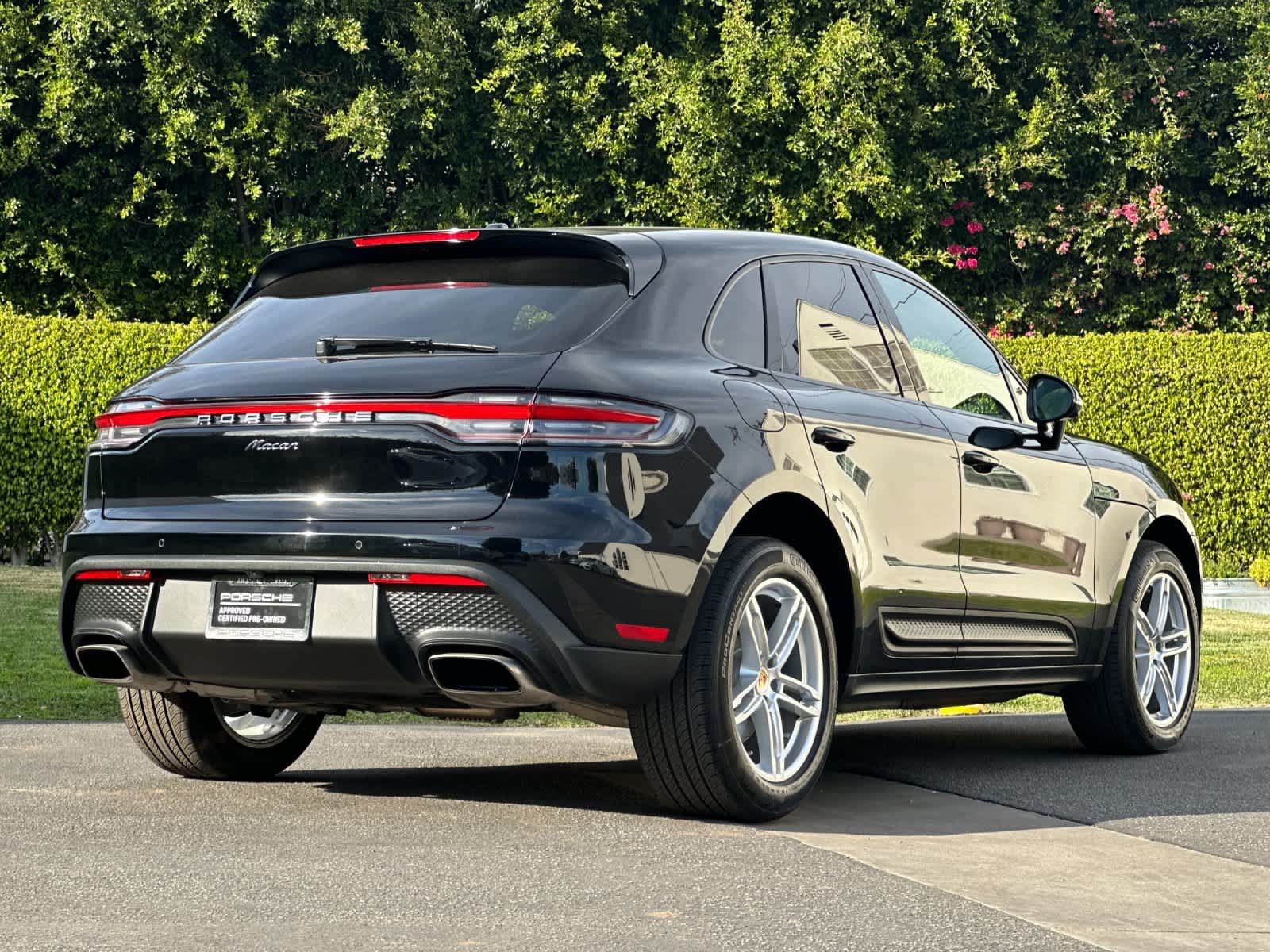 Certified 2025 Porsche Macan AWD/4WD image 8