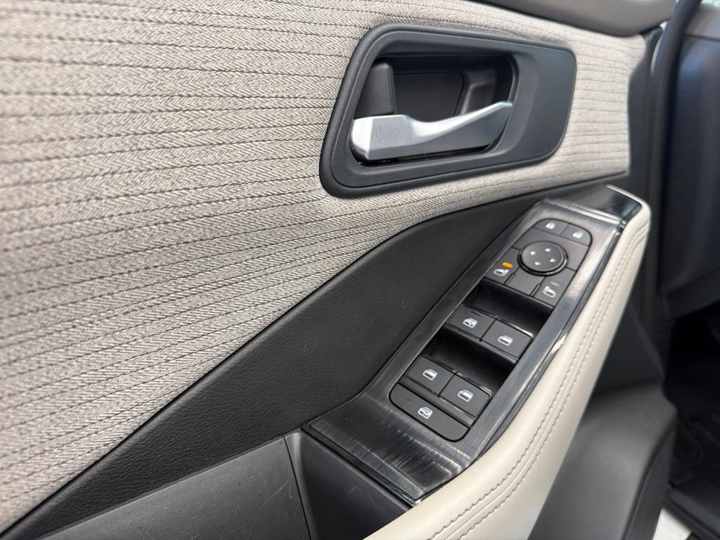 Used 2023 Nissan Rogue SV FWD image 22