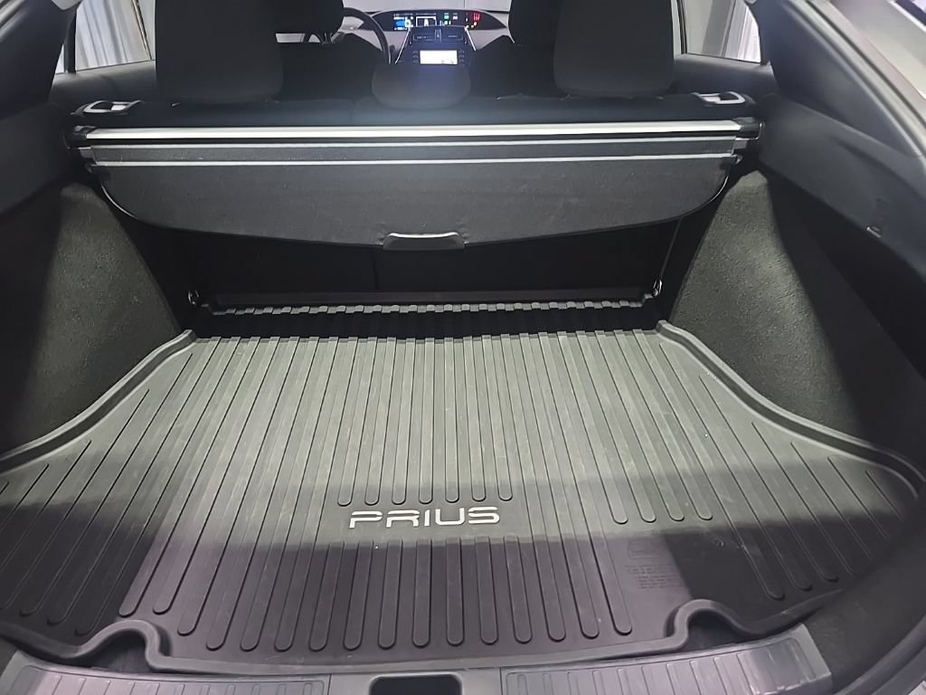 Used 2020 Toyota Prius LE AWD/4WD image 12