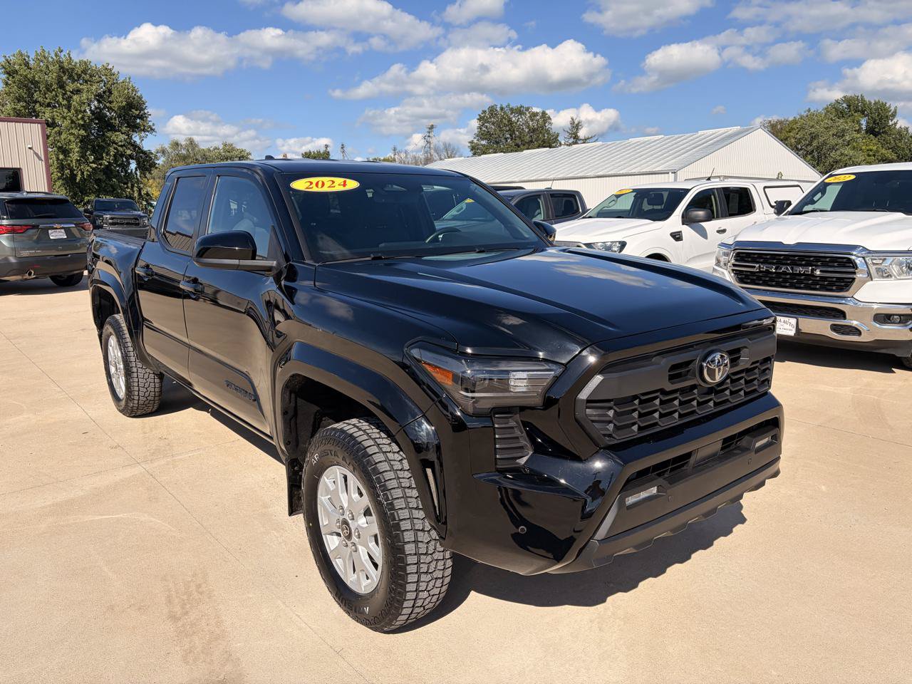 Used 2024 Toyota Tacoma SR5 AWD/4WD image 5