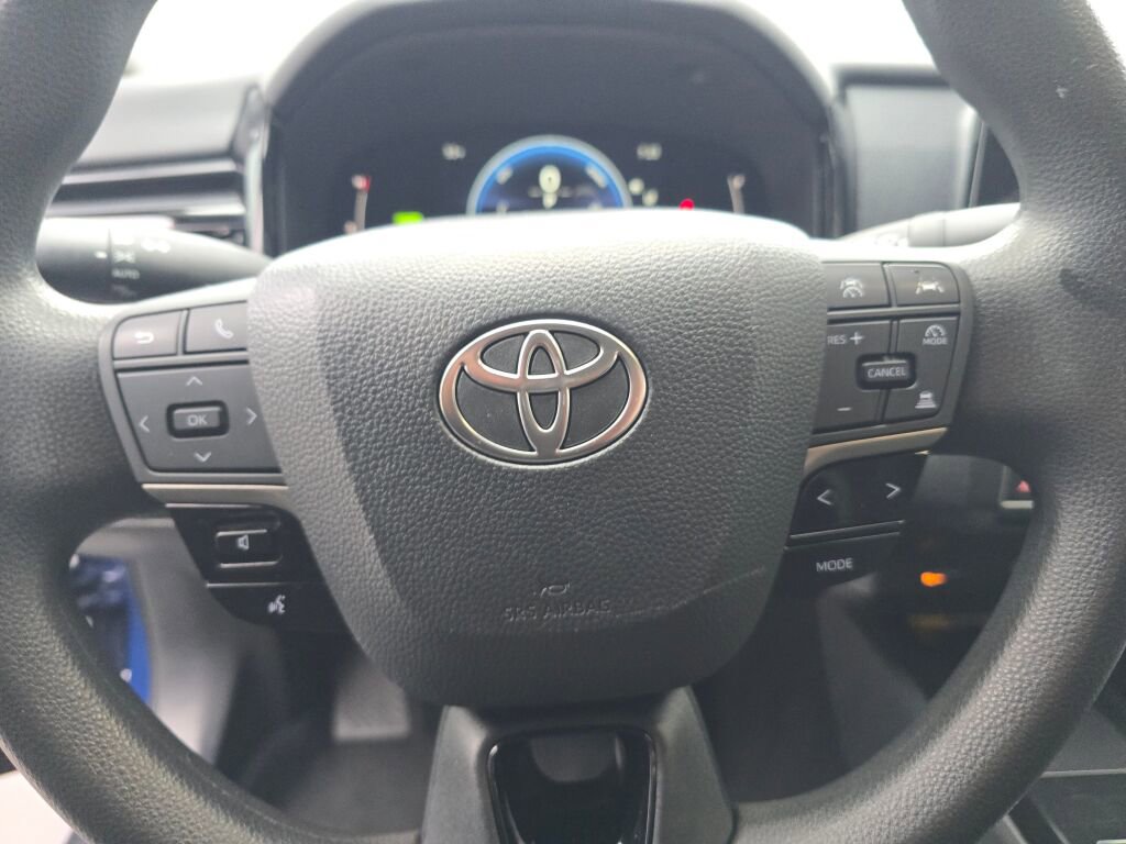 Used 2025 Toyota Camry LE image 21