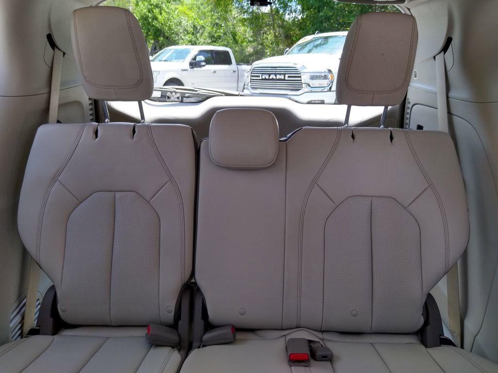 Used 2019 Chrysler Pacifica Touring-L Plus w/ Advanced Safetytec Group FWD image 17