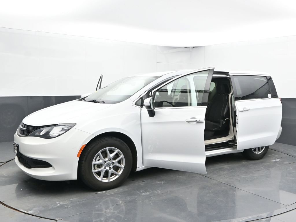 Used 2023 Chrysler Voyager LX FWD image 35