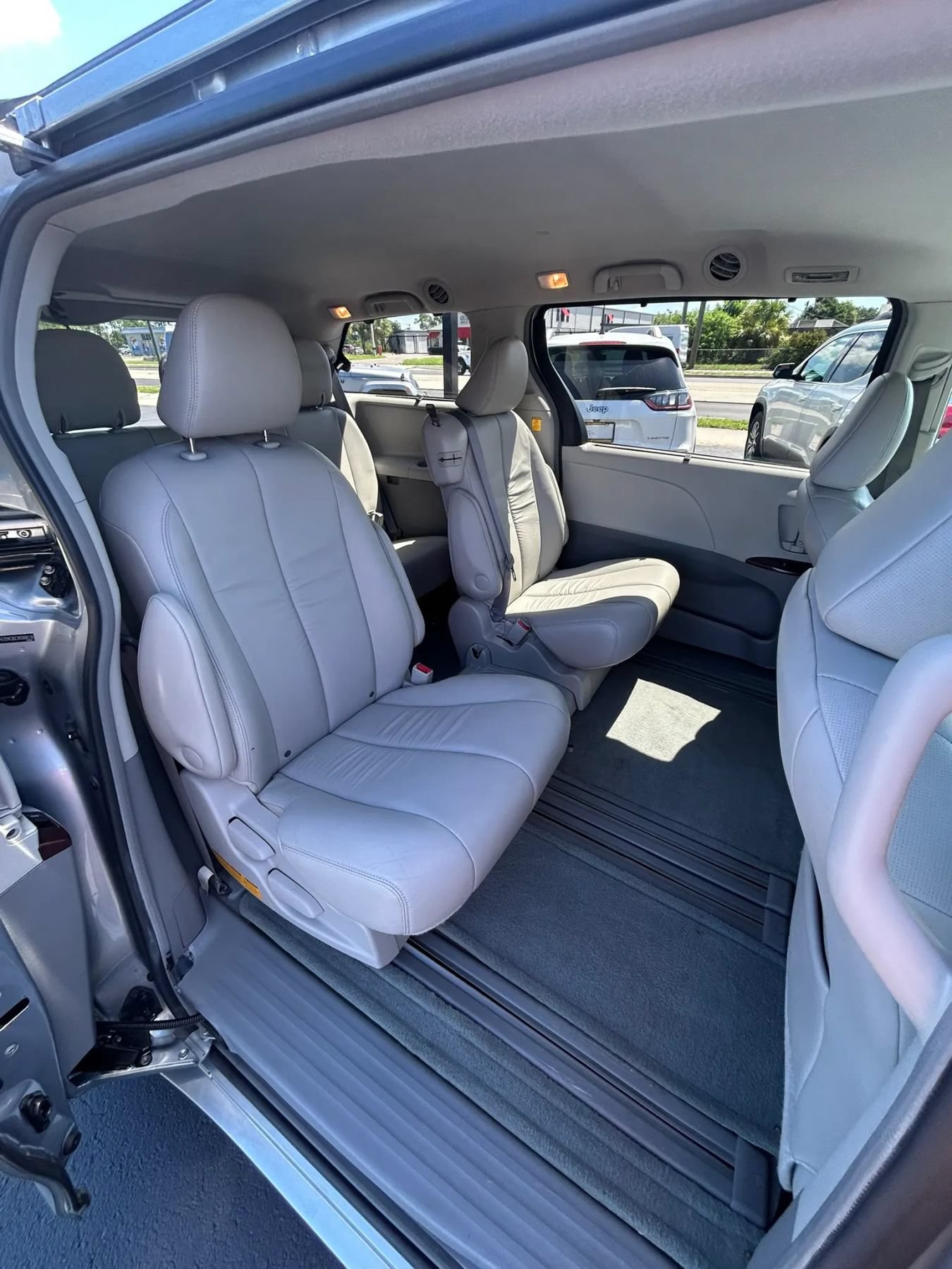 Used 2011 Toyota Sienna XLE FWD image 20