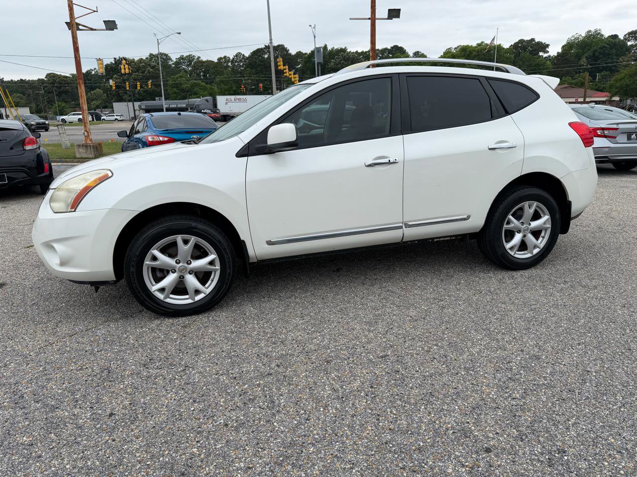 Used 2011 Nissan Rogue SV FWD image 16