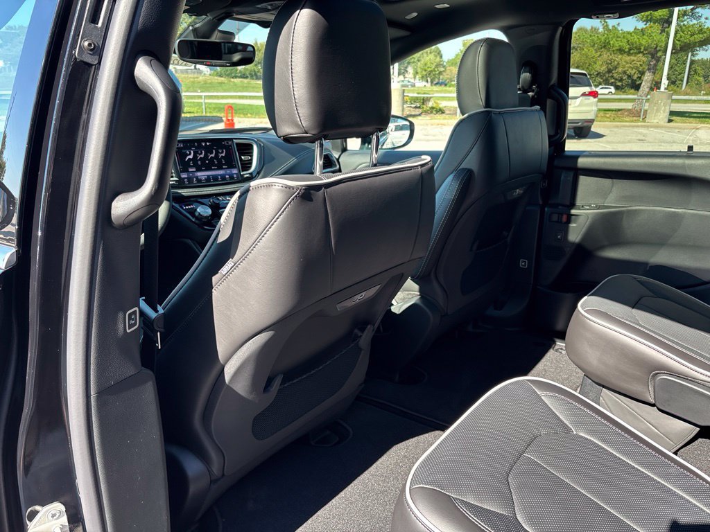 New 2027 Chrysler Pacifica Limited w/ Family Tech Group FWD image 16