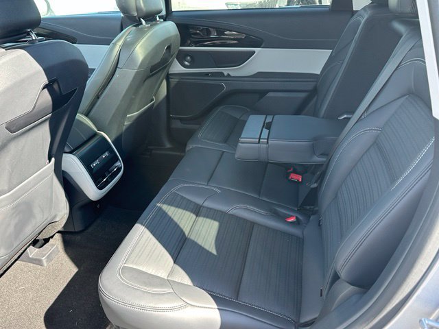 Used 2025 Lincoln Nautilus Reserve AWD/4WD image 13