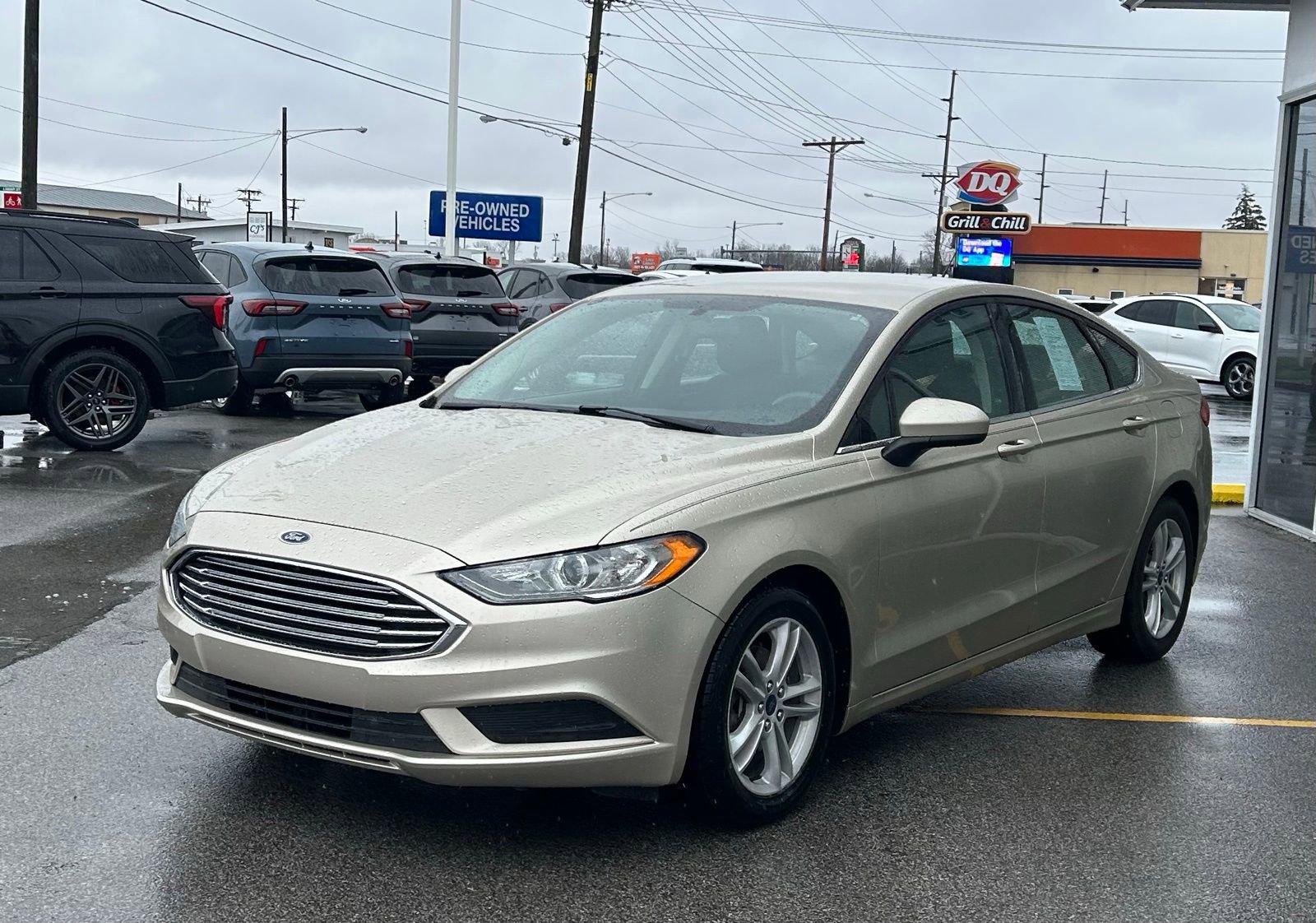 Used 2018 Ford Fusion SE w/ Fusion SE Technology Package image 3