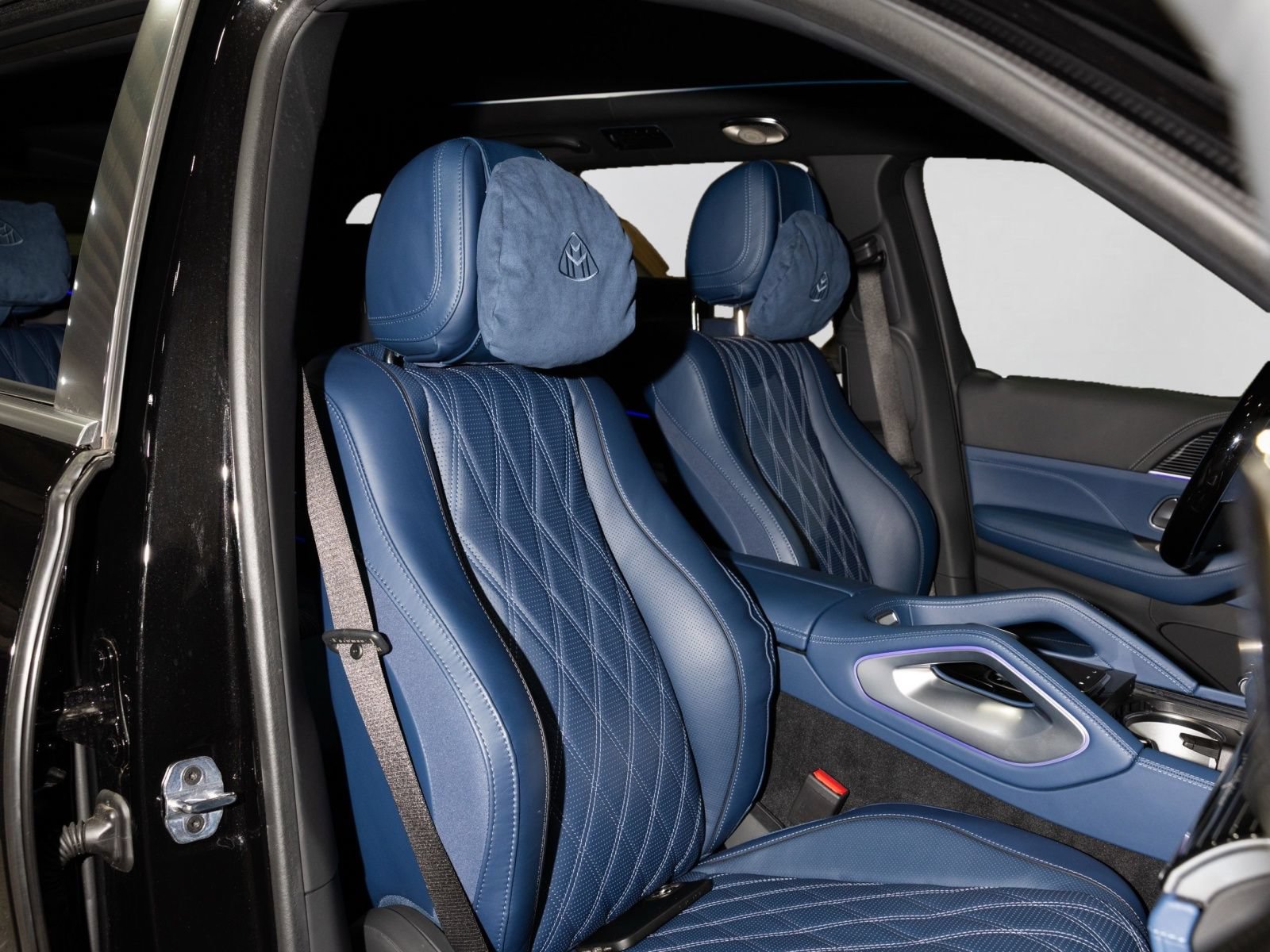 Used 2025 Mercedes-Benz Maybach GLS 600 4MATIC image 6