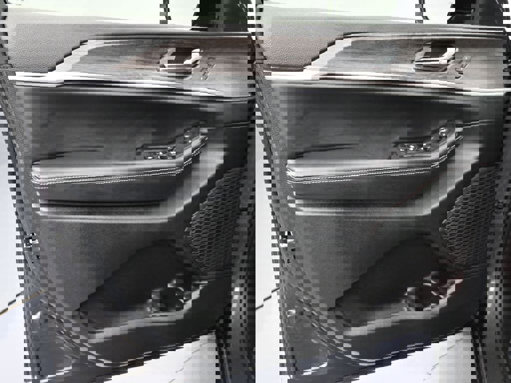 New 2025 Jeep Grand Cherokee Limited w/ Black Appearance Package image 11