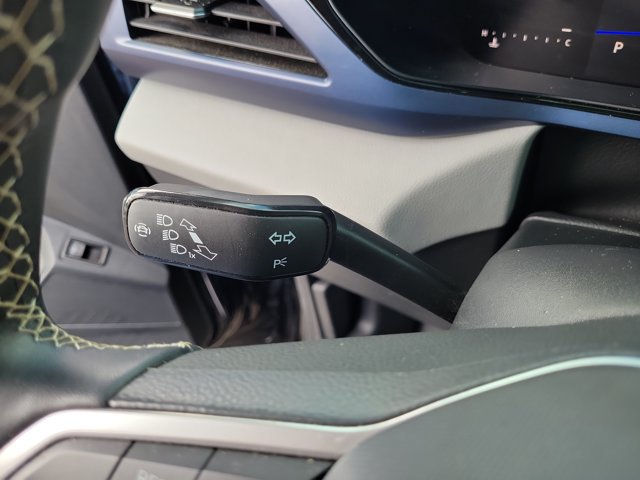 Used 2023 Volkswagen Taos SE w/ Panoramic Sunroof Package FWD image 24