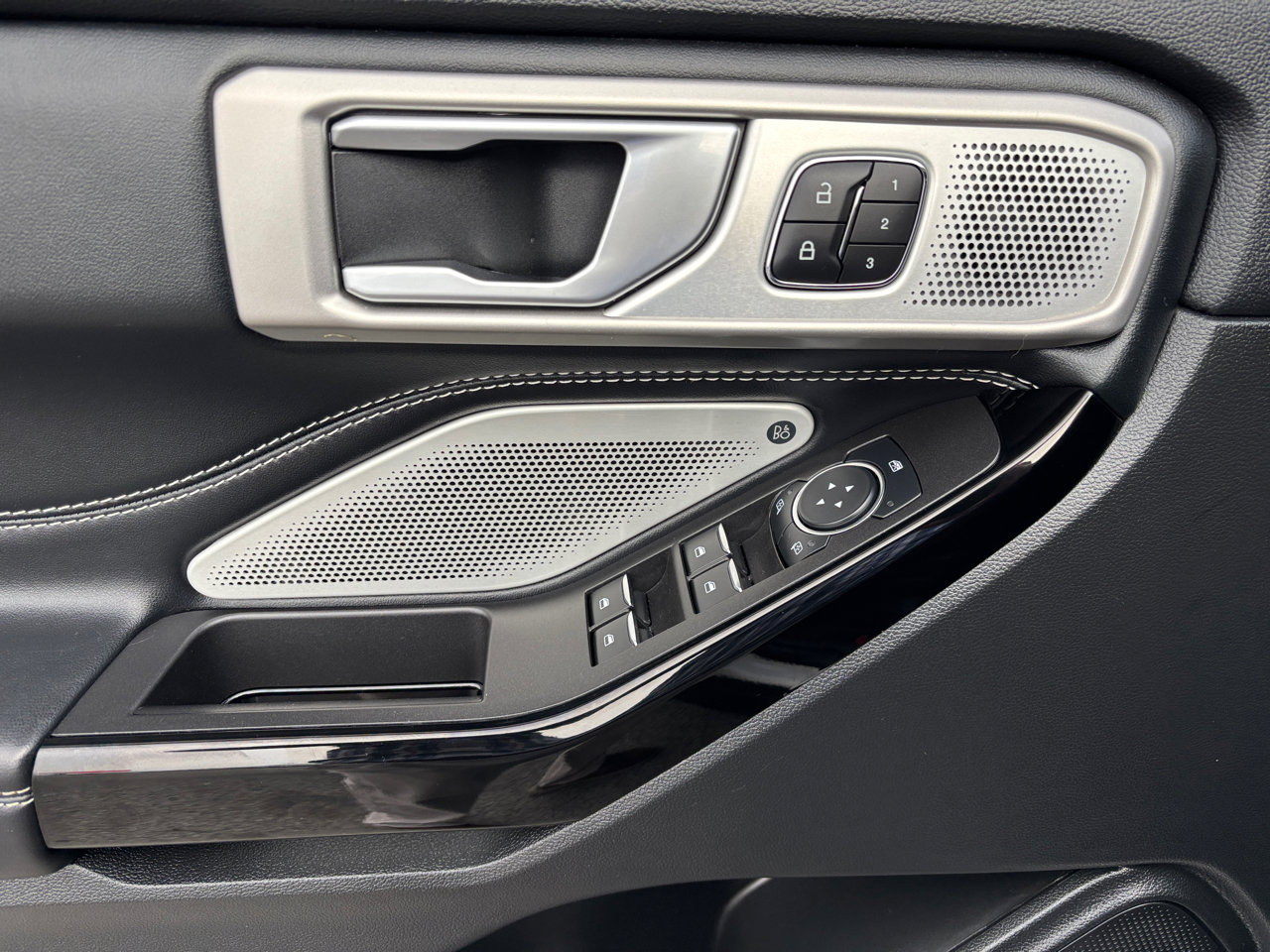 Used 2023 Ford Explorer ST w/ Equipment Group 401A image 9