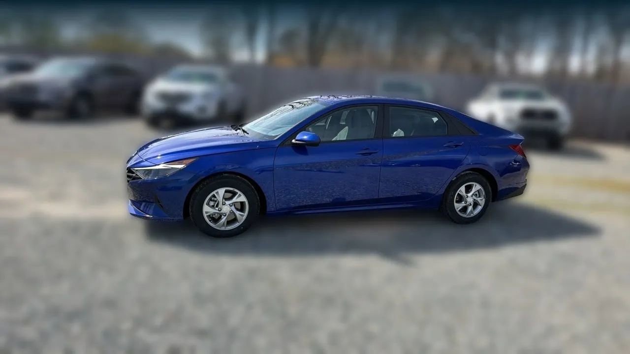 Used 2023 Hyundai Elantra SE FWD image 3