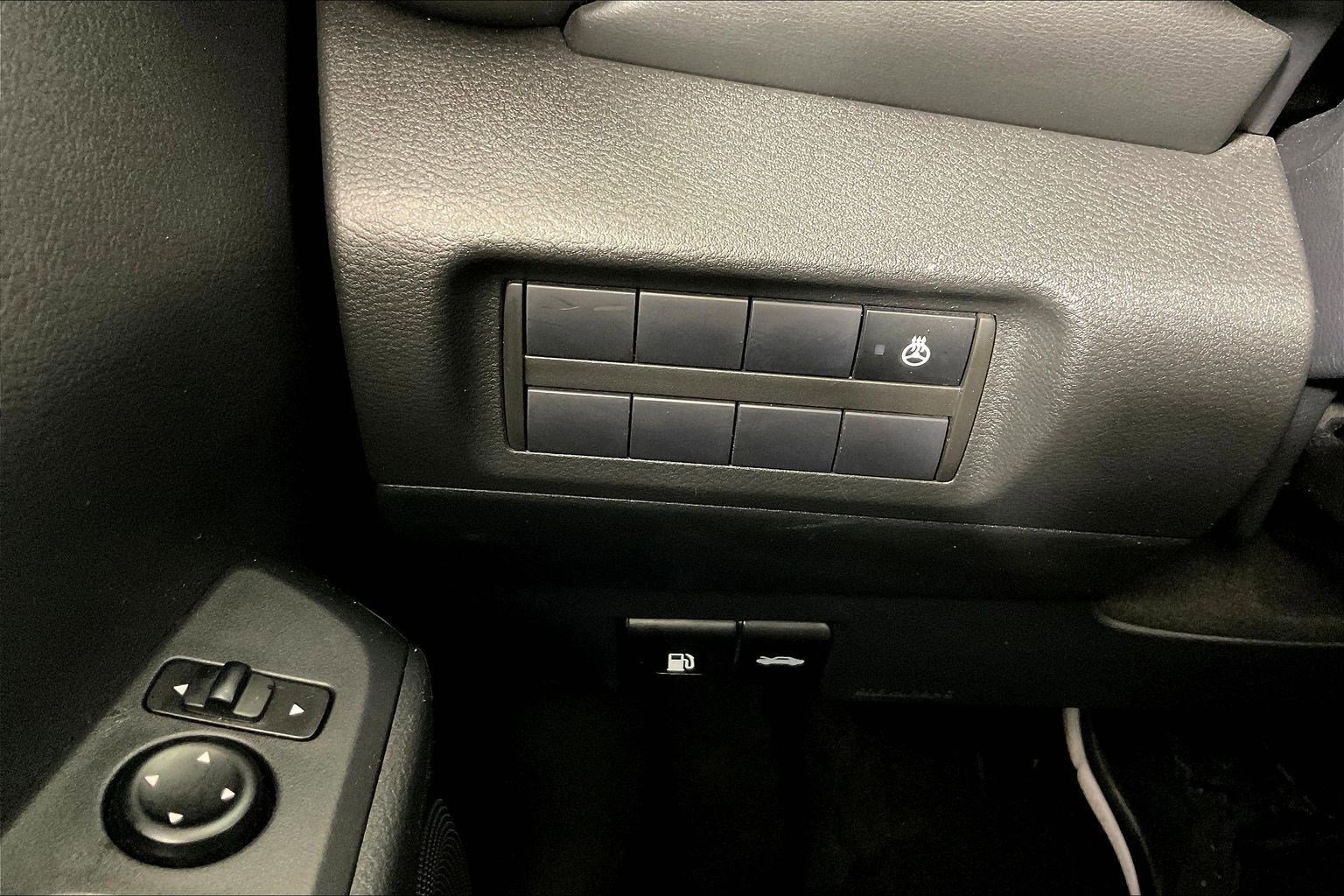 Used 2024 Nissan Kicks SR w/ SR Premium Package FWD image 15