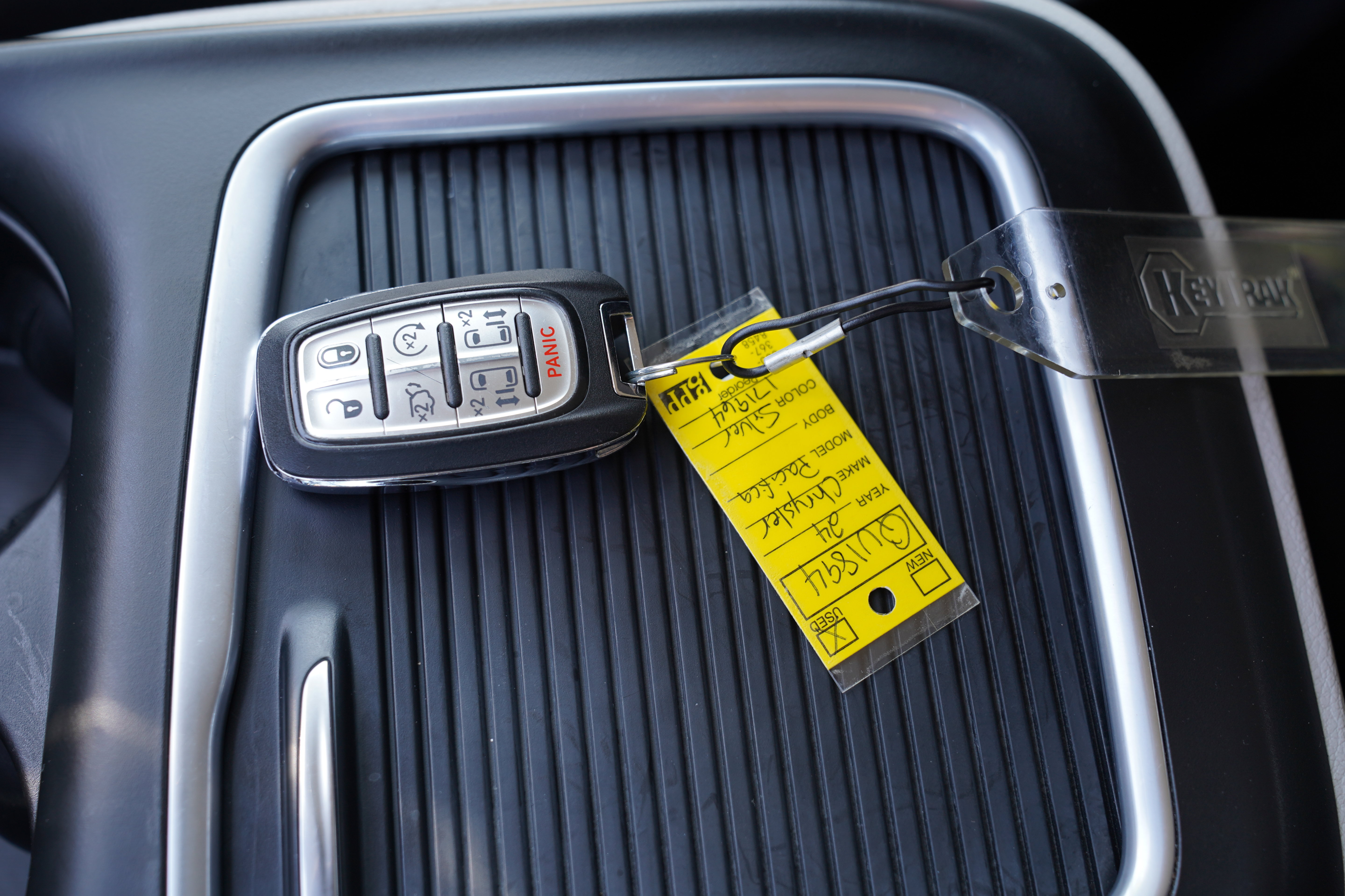 Used 2024 Chrysler Pacifica Touring-L FWD image 30