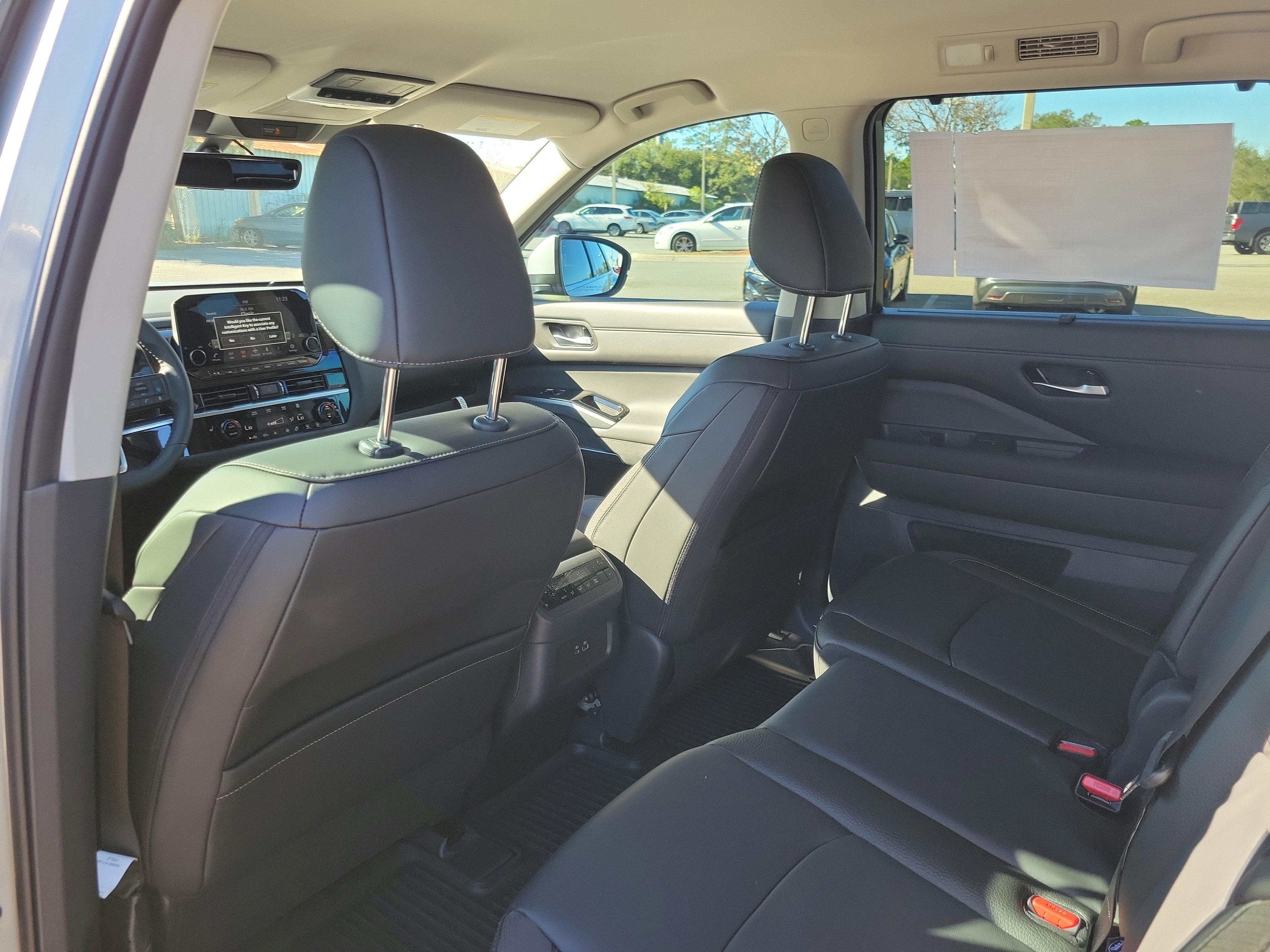 New 2025 Nissan Pathfinder SL image 10