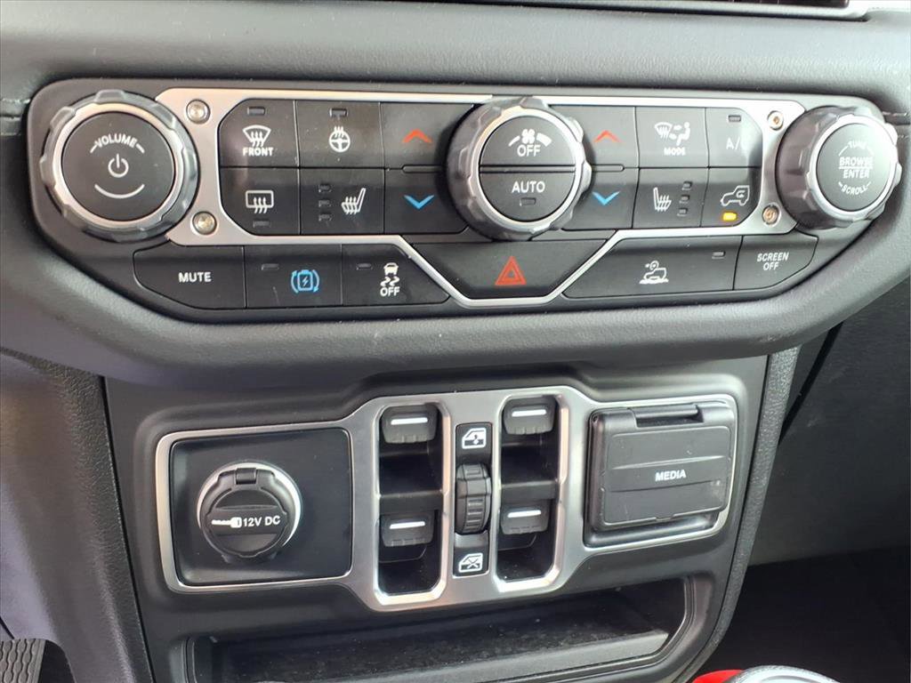 Used 2025 Jeep Wrangler Sahara image 20