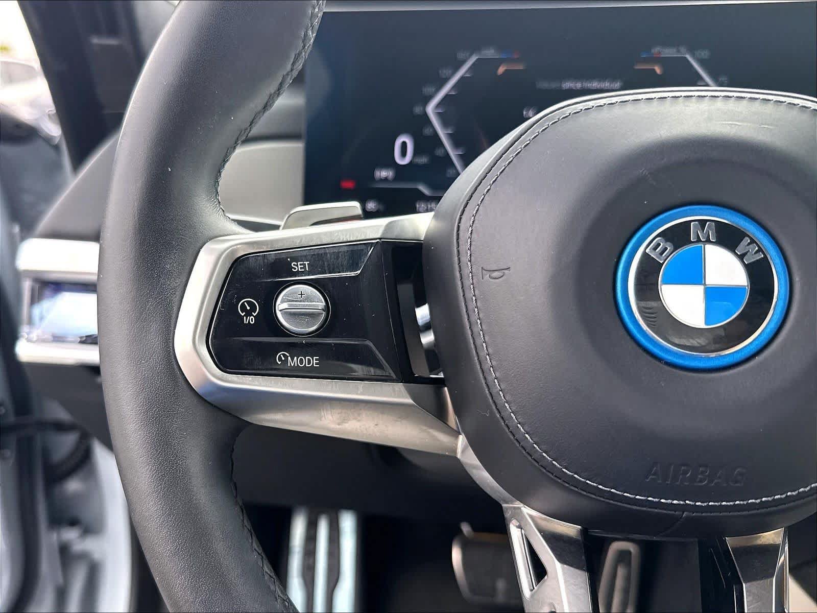 Used 2023 BMW i7 xDrive60 AWD/4WD image 14