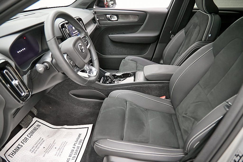 Certified 2023 Volvo C40 P8 Recharge Ultimate image 17