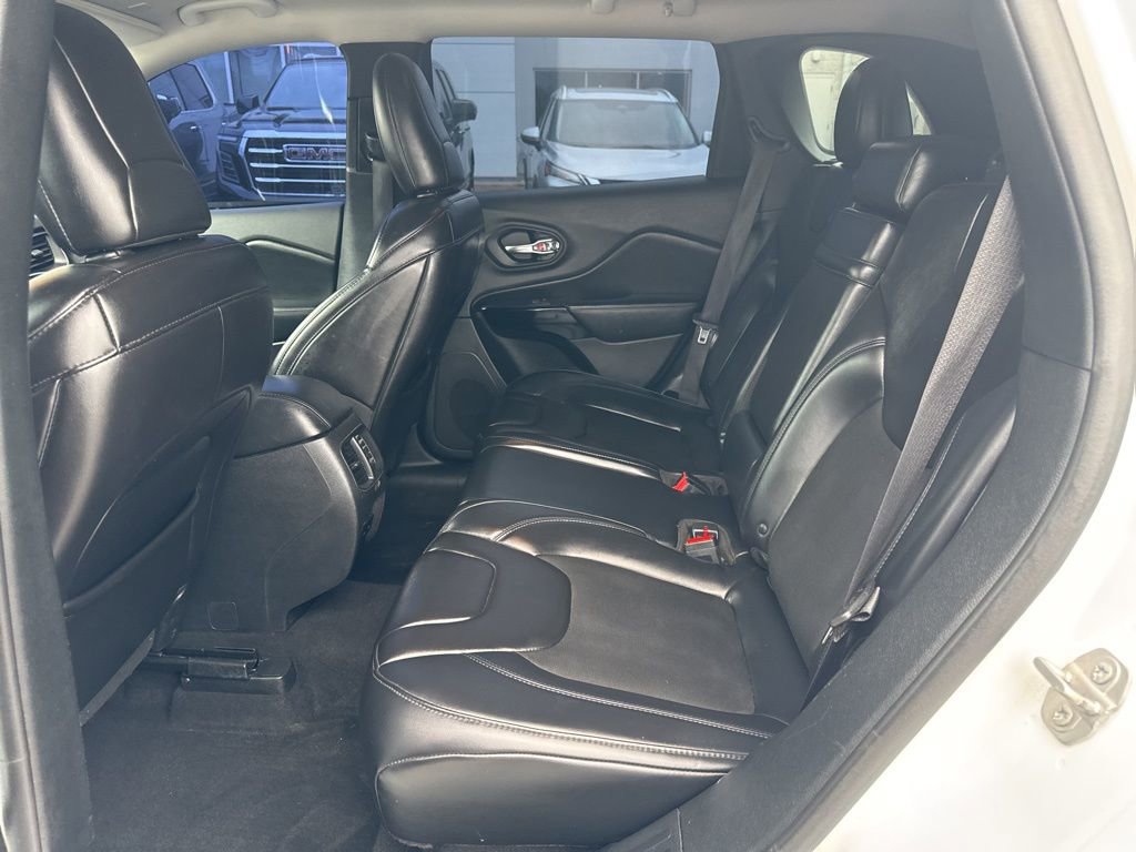 Used 2019 Jeep Cherokee Latitude Plus image 25