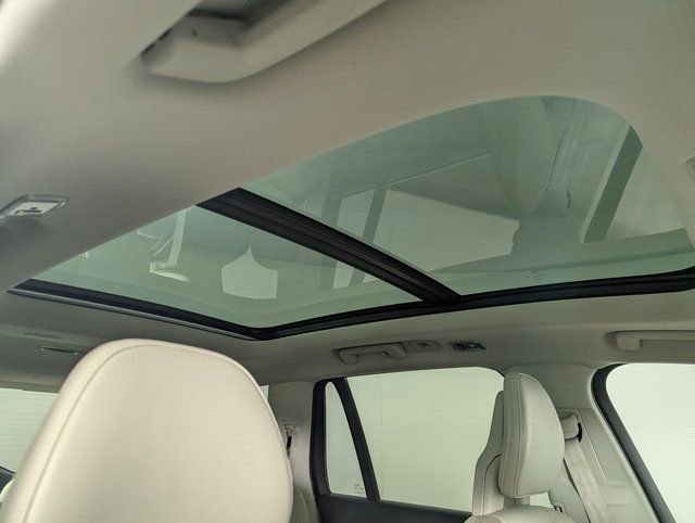 Used 2016 Volvo XC90 T6 Momentum w/ Momentum Plus Package image 32