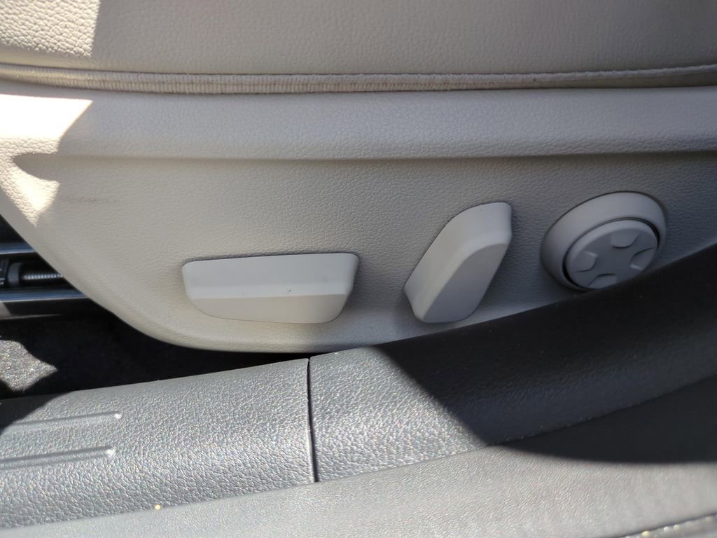 Used 2026 Genesis G70 2.5T RWD image 15