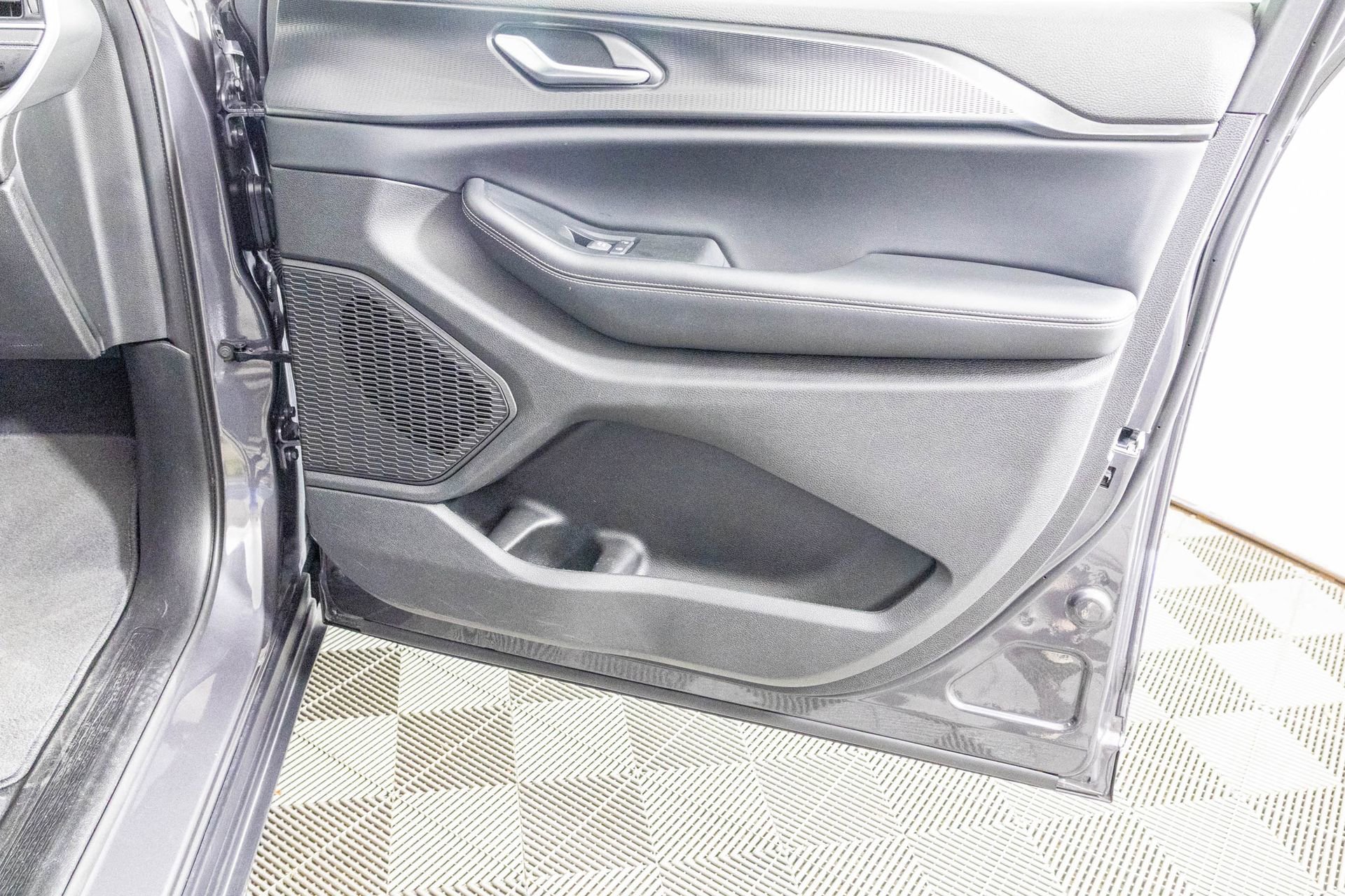 Used 2024 Jeep Grand Cherokee L Laredo w/ Luxury Tech Group I image 42