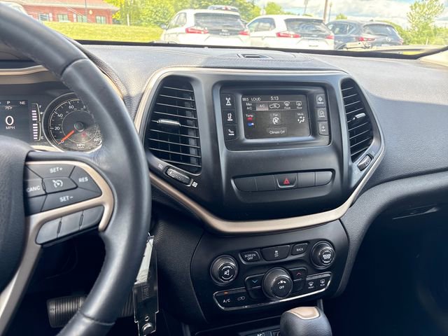 Used 2015 Jeep Cherokee Latitude FWD image 19