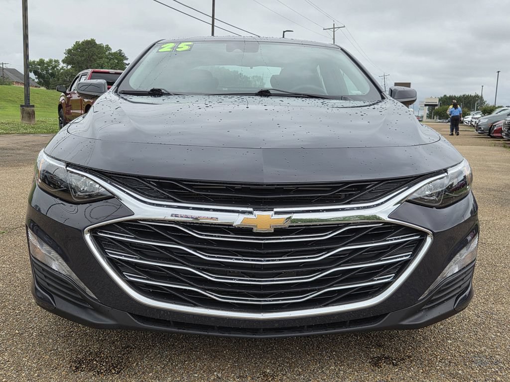 Used 2025 Chevrolet Malibu LT FWD image 2