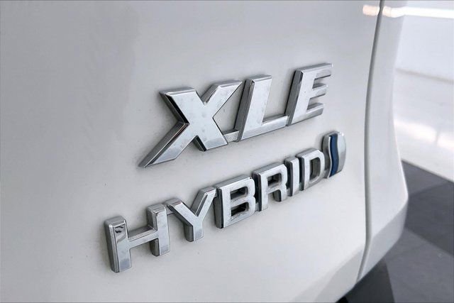 Used 2024 Toyota RAV4 XLE AWD/4WD image 7
