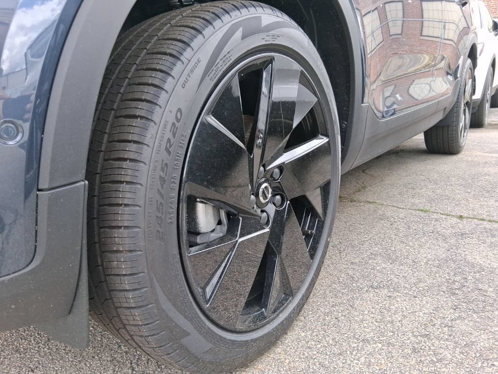 New 2026 Volvo XC40 B5 Ultra w/ Protection Package Premier AWD/4WD image 4