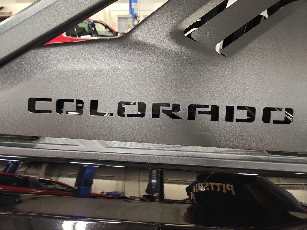 Certified 2025 Chevrolet Colorado Trail Boss w/ Midnight Edition AWD/4WD image 39