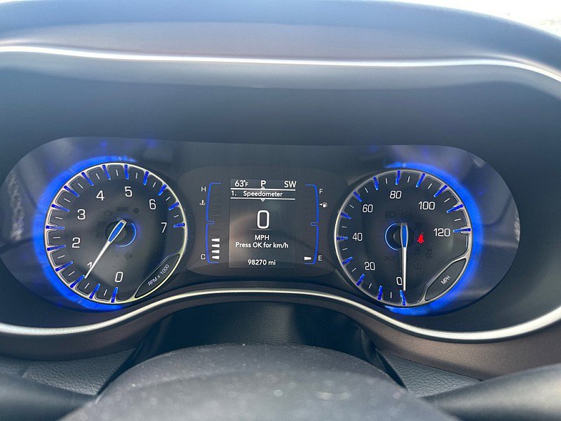 Used 2022 Chrysler Voyager LX image 19