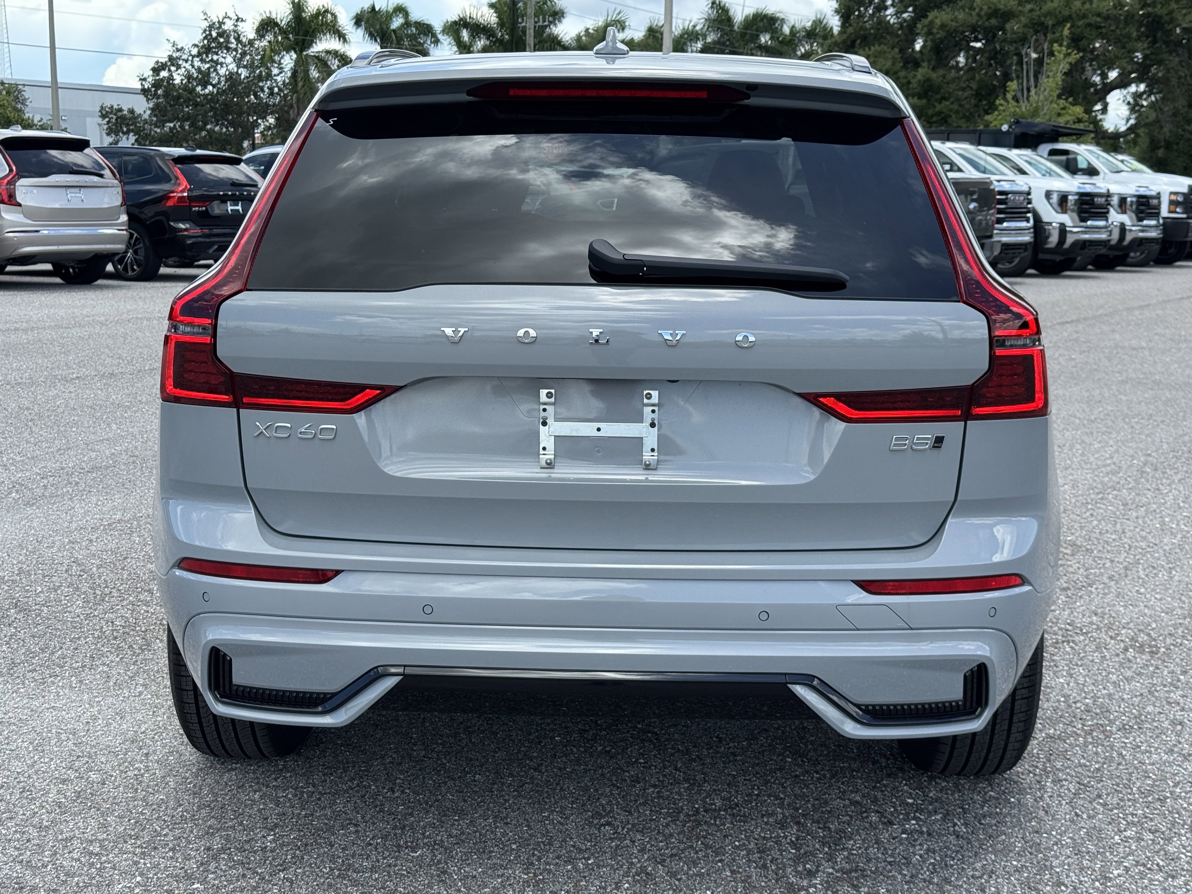 New 2026 Volvo XC60 B5 Core w/ Protection Package image 5