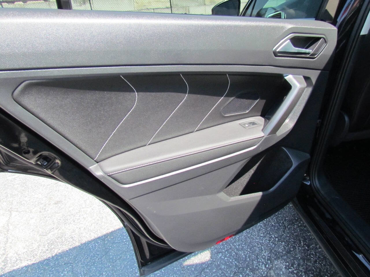 Used 2022 Volkswagen Tiguan SE image 13