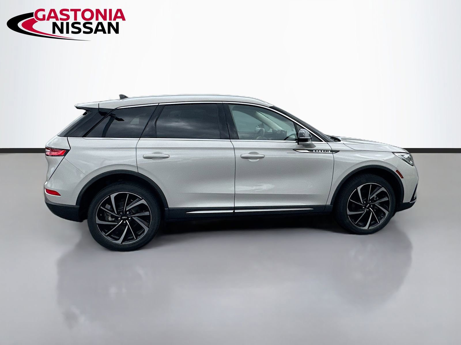 Used 2023 Lincoln Corsair Reserve w/ Equipment Group 201A FWD image 10