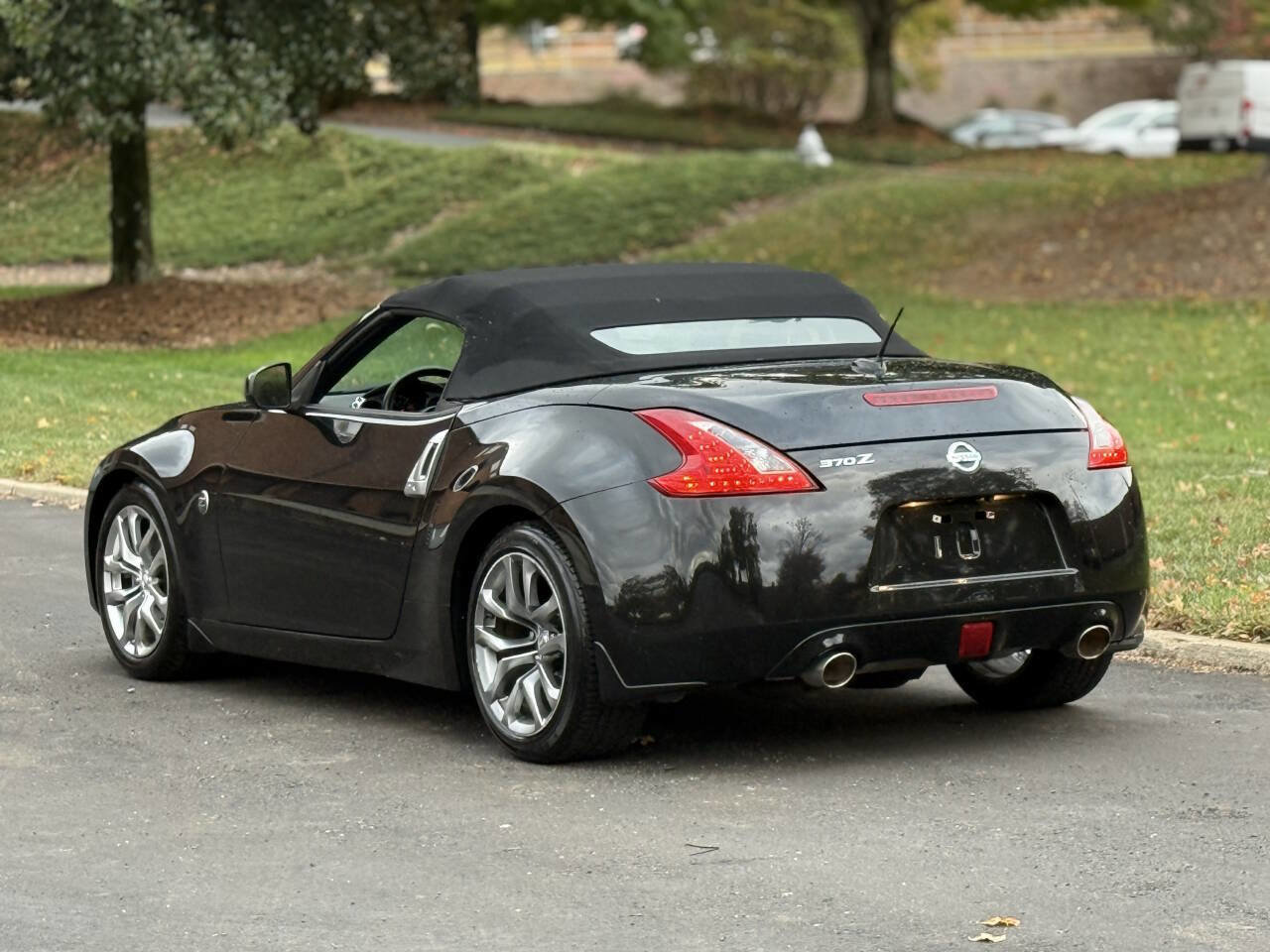 Used 2013 Nissan 370Z Touring RWD image 8