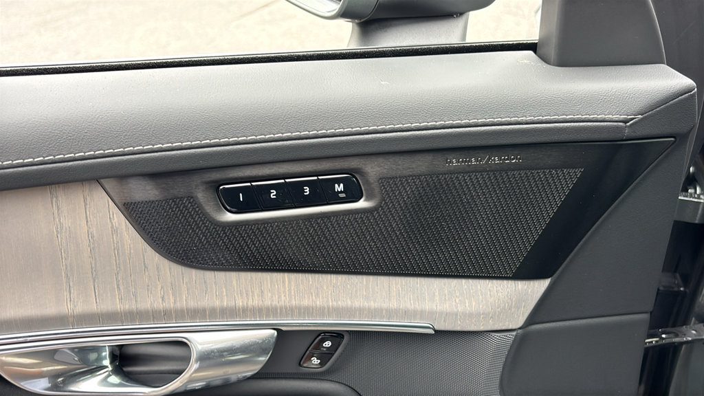 New 2027 Volvo XC90 B6 Ultra AWD/4WD image 13