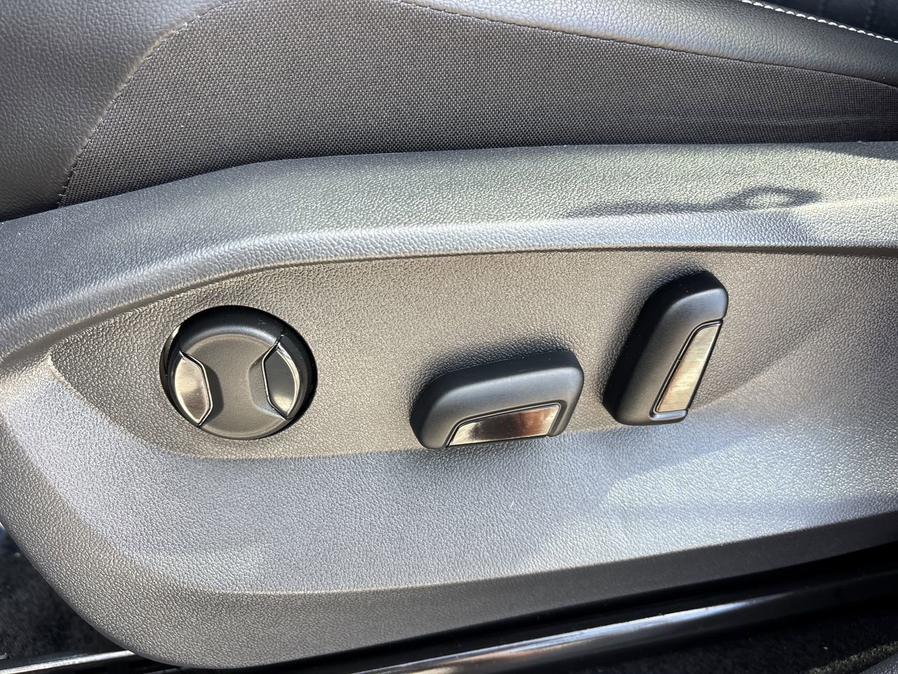 Used 2024 Volkswagen Tiguan SE image 20